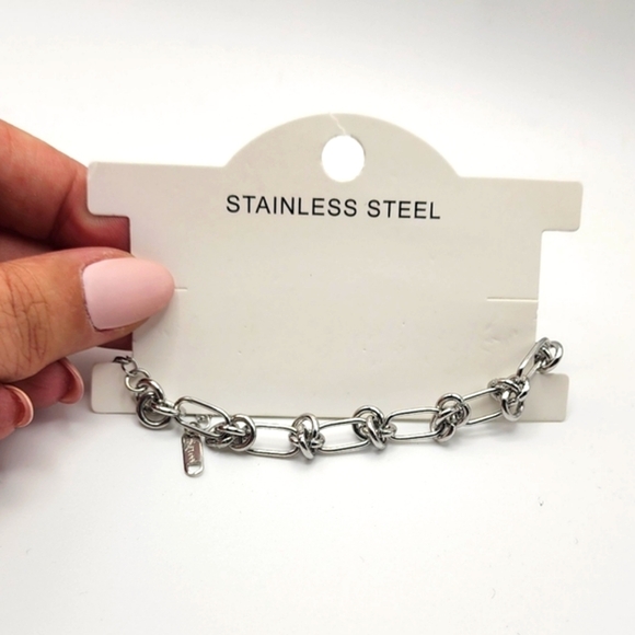 ‼️NEW IN‼️Elegant Chain Bracelet - Picture 5 of 5